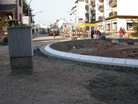 Kreisverkehrsplatz Friedrich-Ebert-Strae Worms, Rckensttze Randsteine