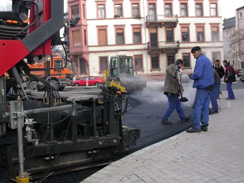 Kreisverkehrsplatz Friedrich-Ebert-Strae Worms, Asphaltarbeiten