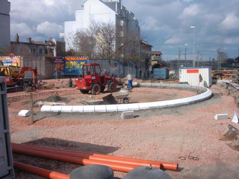 Kreisverkehrsplatz Friedrich-Ebert-Strae Worms, Randsteinstellung