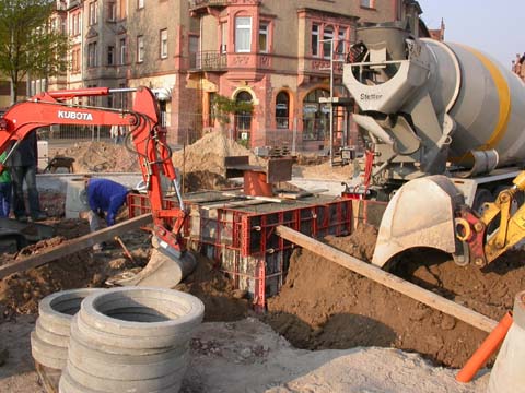 Kreisverkehrsplatz Friedrich-Ebert-Strae Worms, Lampenfundament